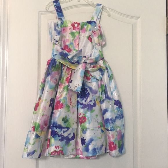 A special occasion white flower dress. - Picture 4 of 6